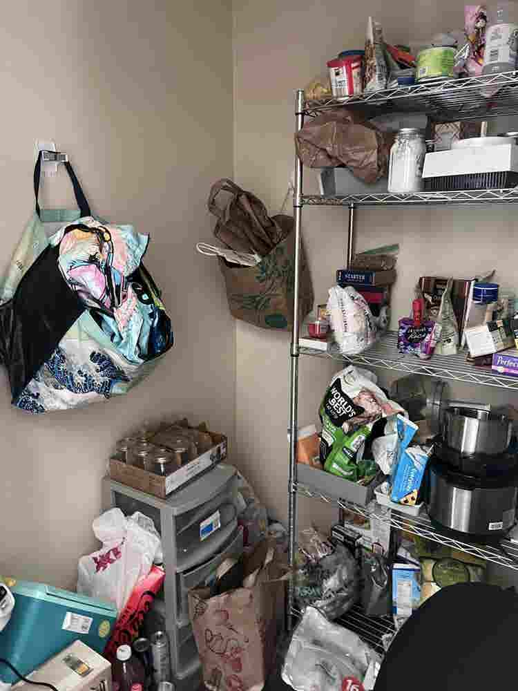 LOOKING FOR FEMALE ROOMMATE