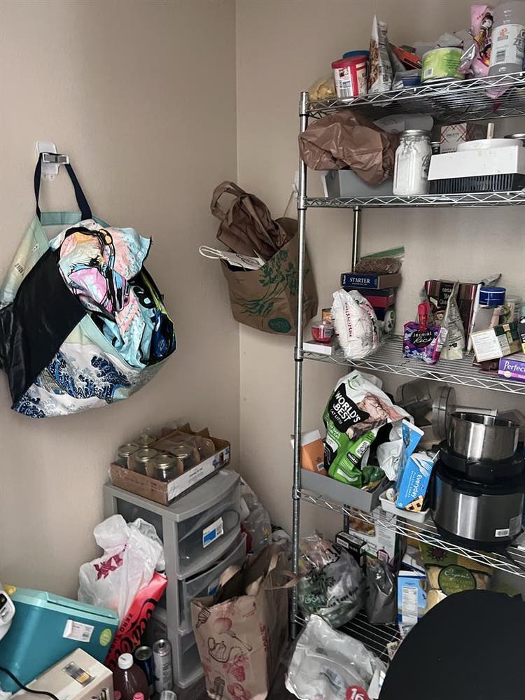 LOOKING FOR FEMALE ROOMMATE