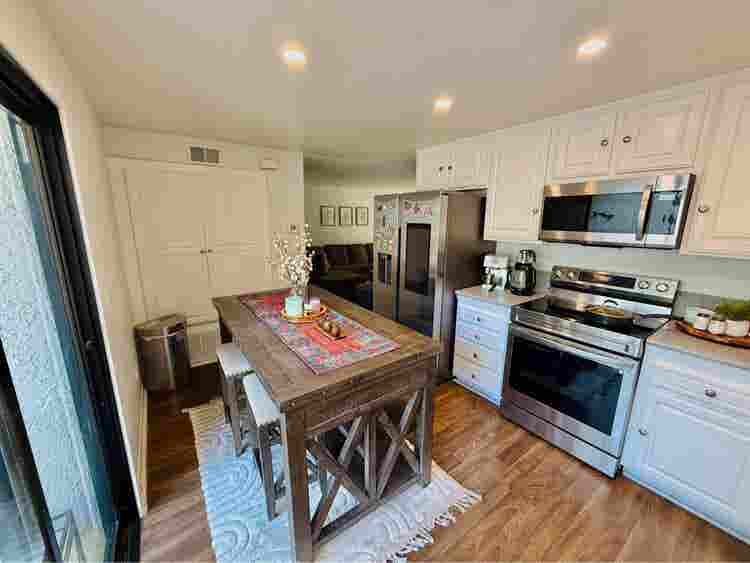 Spacious Room w/Private Bath (Csun)