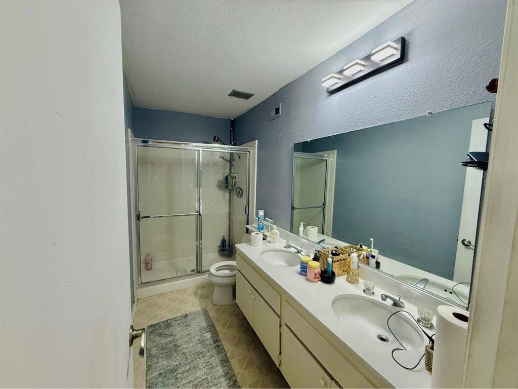 Spacious Room w/Private Bath (Csun)