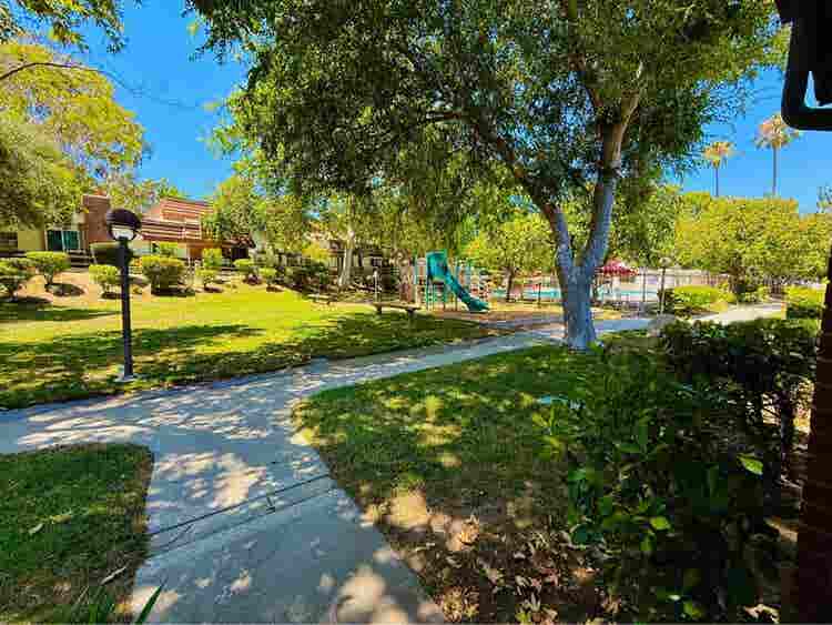 Spacious Room w/Private Bath (Csun)