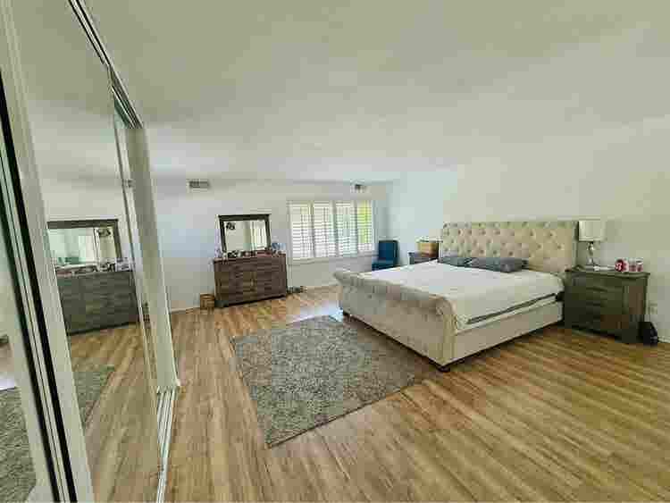 Spacious Room w/Private Bath (Csun)