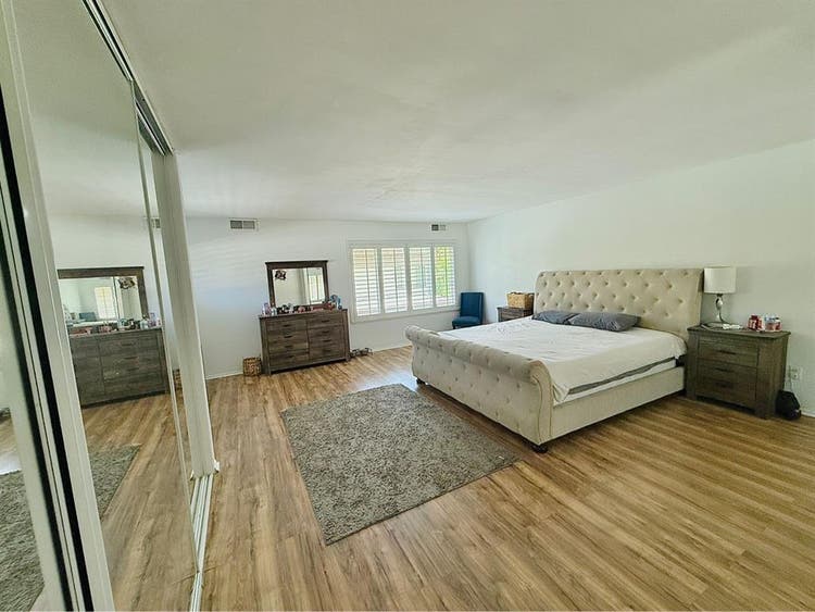 Spacious Room w/Private Bath (Csun)