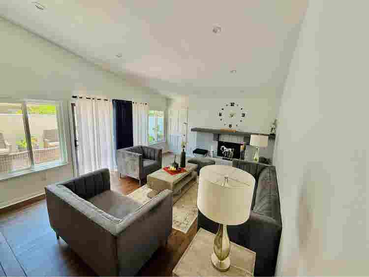 Spacious Room w/Private Bath (Csun)