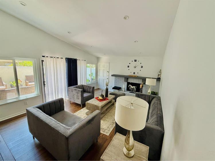 Spacious Room w/Private Bath (Csun)