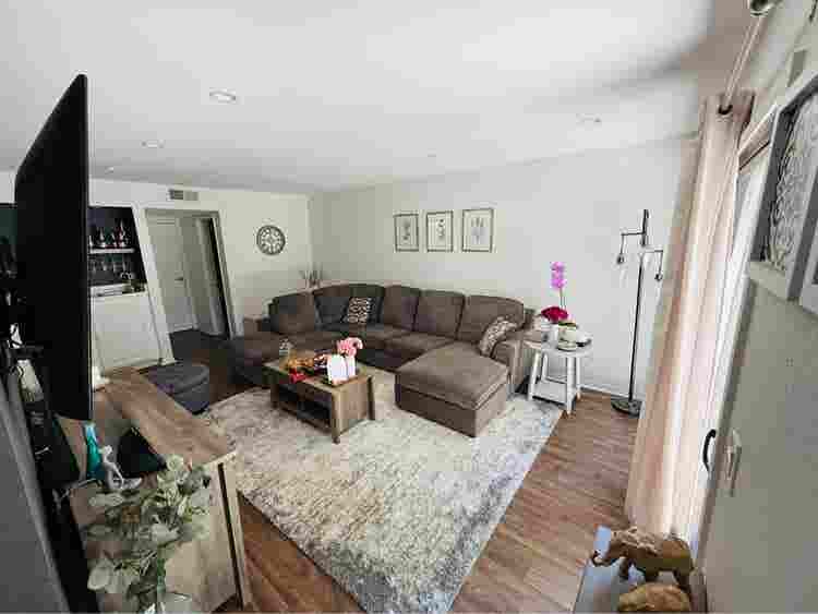 Spacious Room w/Private Bath (Csun)