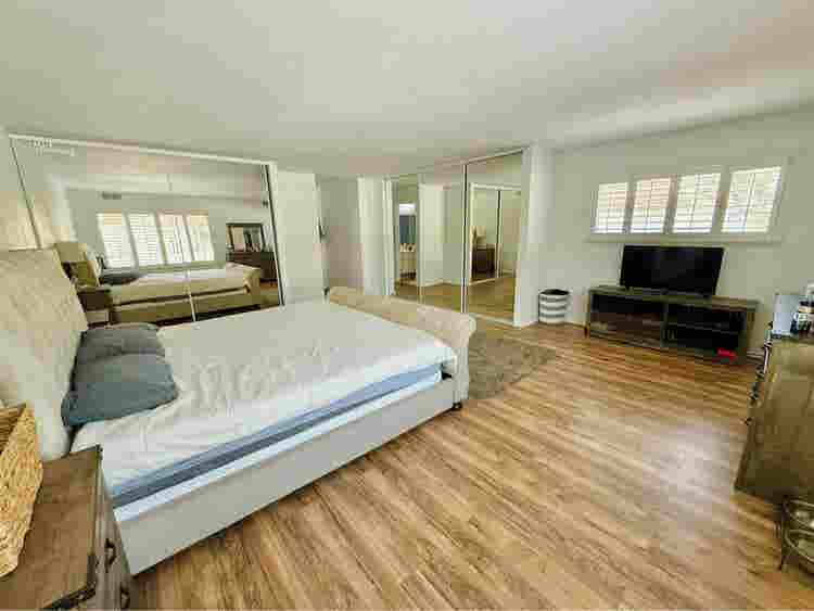 Spacious Room w/Private Bath (Csun)