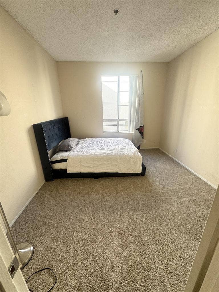 Private room in the heart of LA