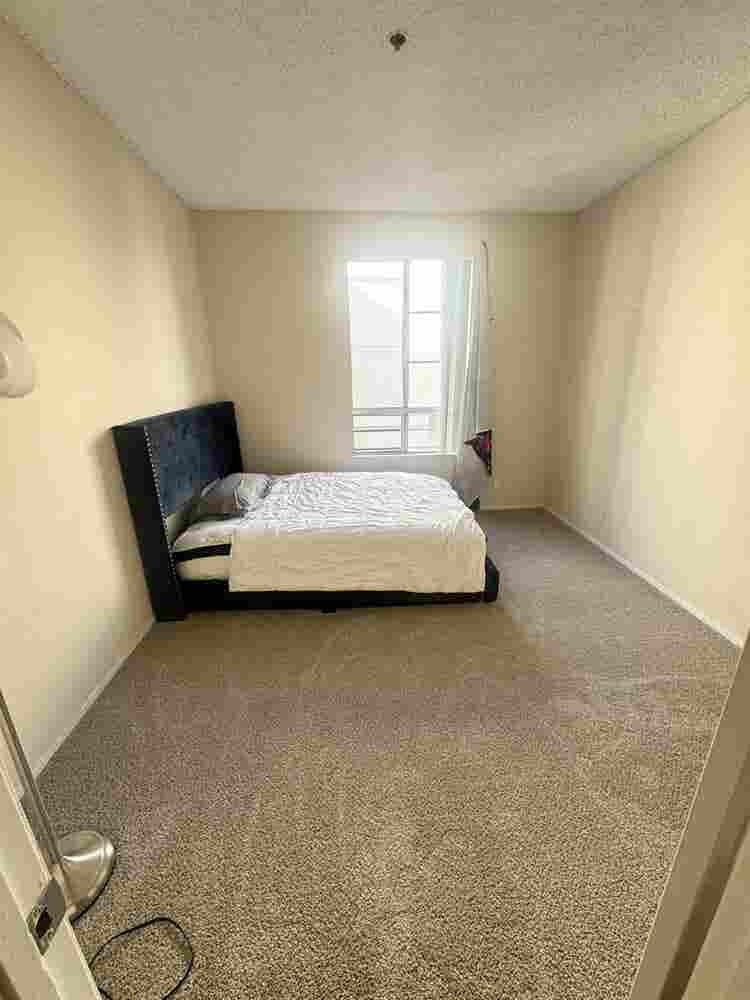 Private room in the heart of LA
