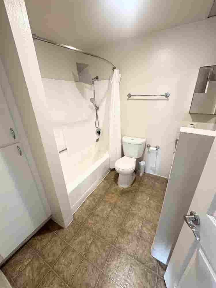 Private room in the heart of LA