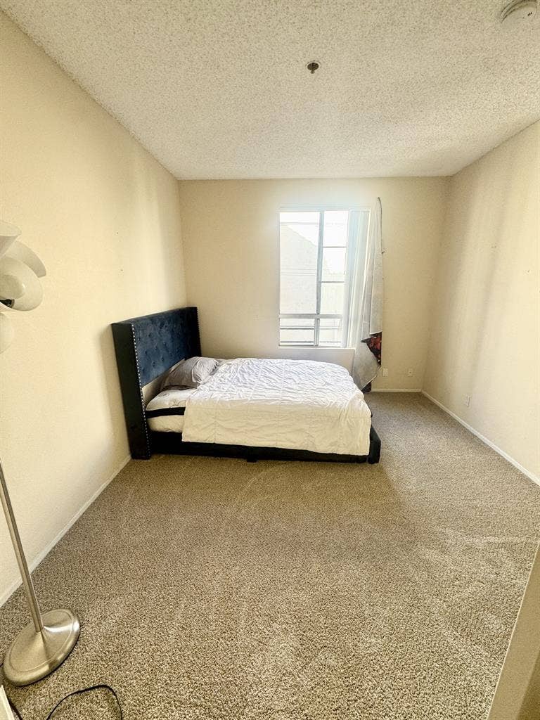 Private room in the heart of LA