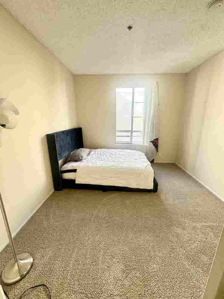 Private room in the heart of LA