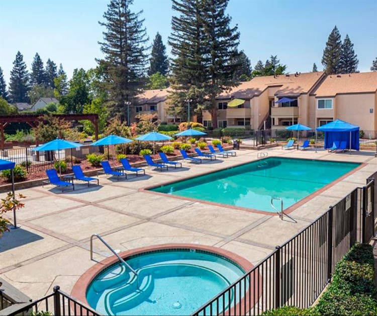 ROOMMATE NEEDED IMMEDIATELY OCTOBER