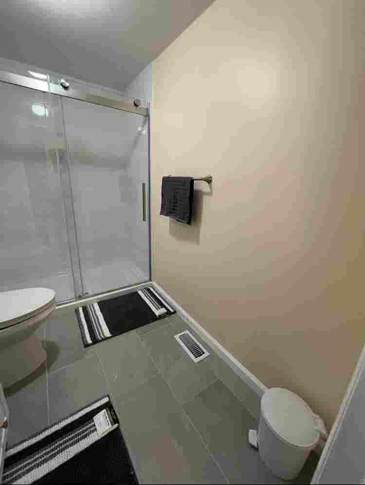 Room w/ Private Bath in Town Center