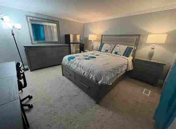 Room w/ Private Bath in Town Center