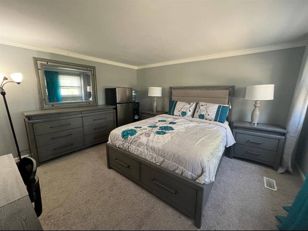 Room w/ Private Bath in Town Center