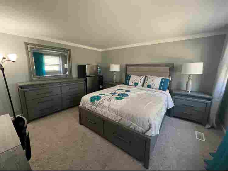 Room w/ Private Bath in Town Center