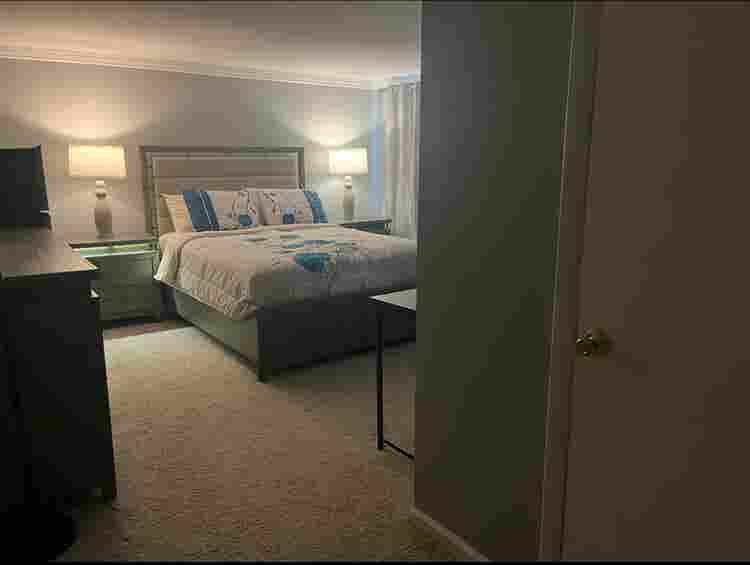 Room w/ Private Bath in Town Center