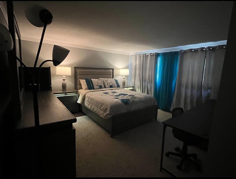 Room w/ Private Bath in Town Center