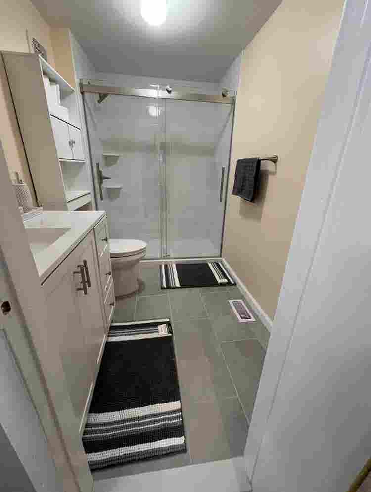 Room w/ Private Bath in Town Center