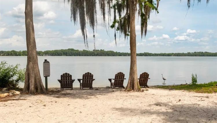 Beautiful lake view condo