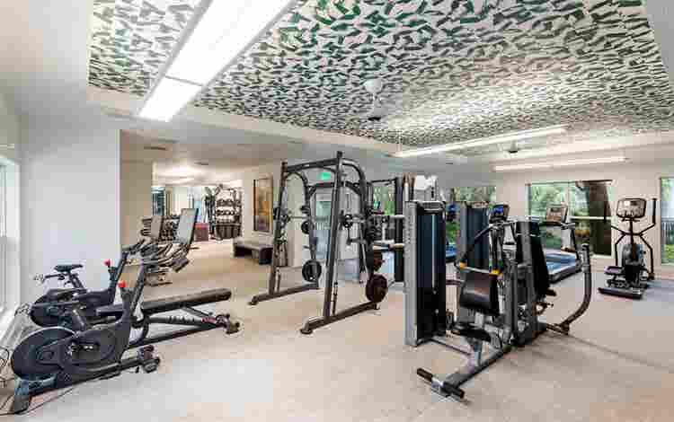 Beautiful lake view condo