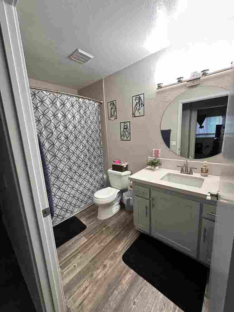 Room for rent in Point Loma apt