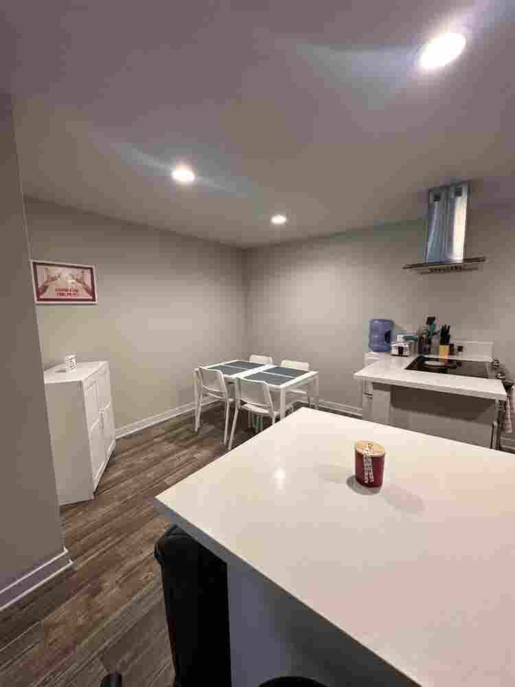 Room for rent in Point Loma apt