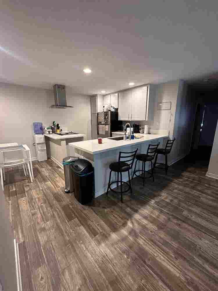 Room for rent in Point Loma apt