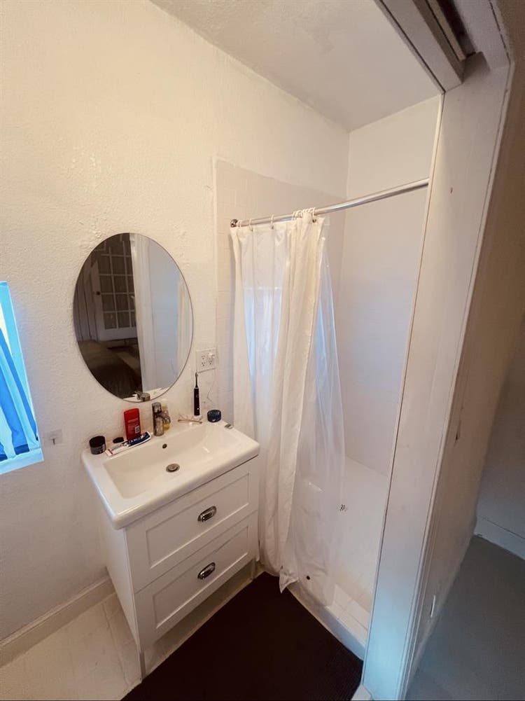 Master bedroom for rent