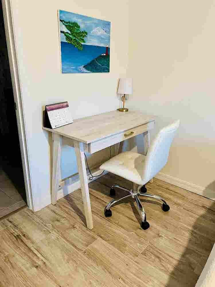 Furnished Room w/ Private Bathroom