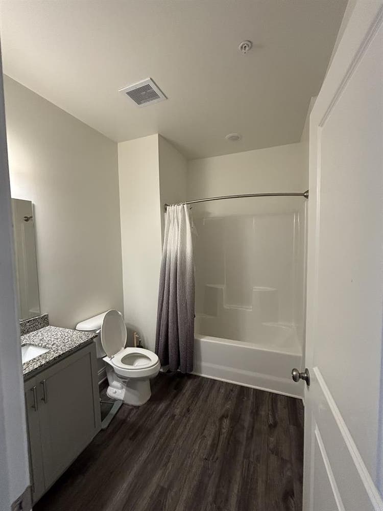 Private room and bathroom