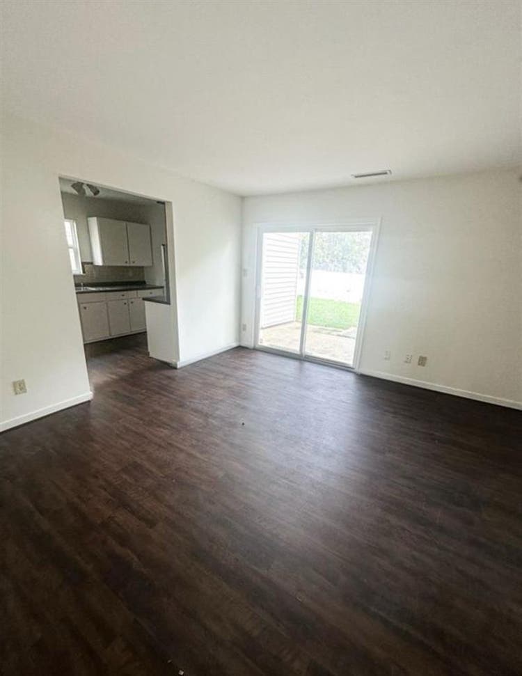 Private Room w/ Shared Bathroom
