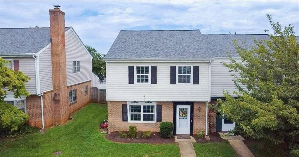 Private Room w/ Shared Bathroom