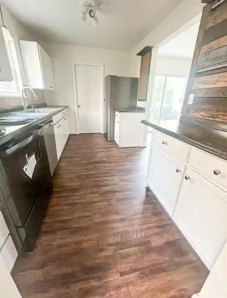 Private Room w/ Shared Bathroom