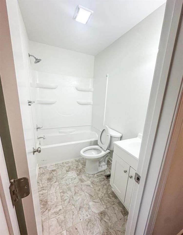 Private Room w/ Shared Bathroom
