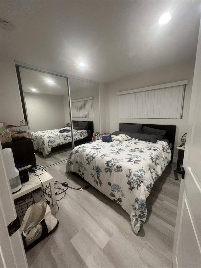 Looking for male roommate