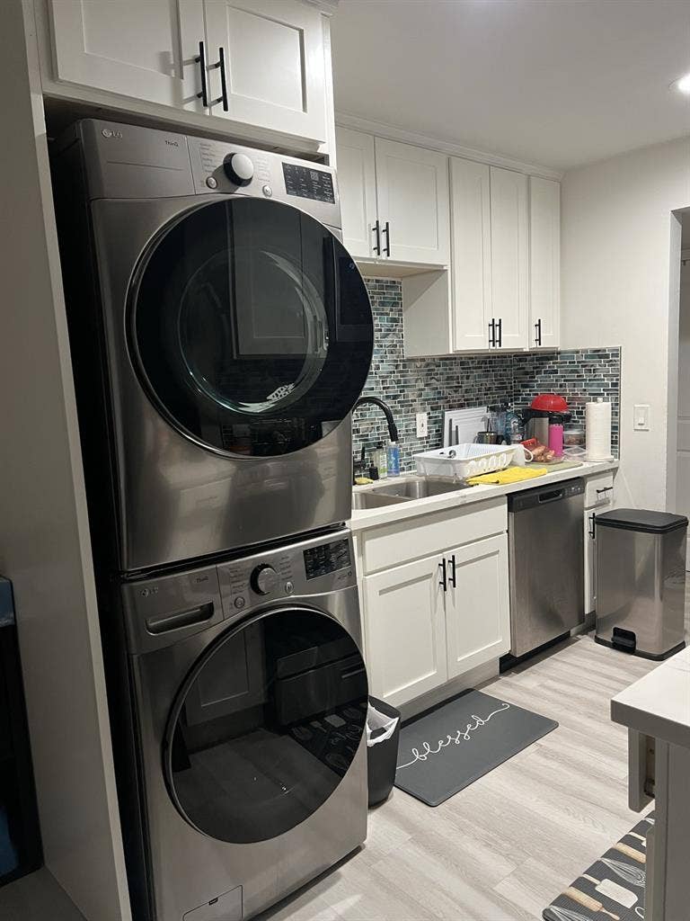 Looking for male roommate