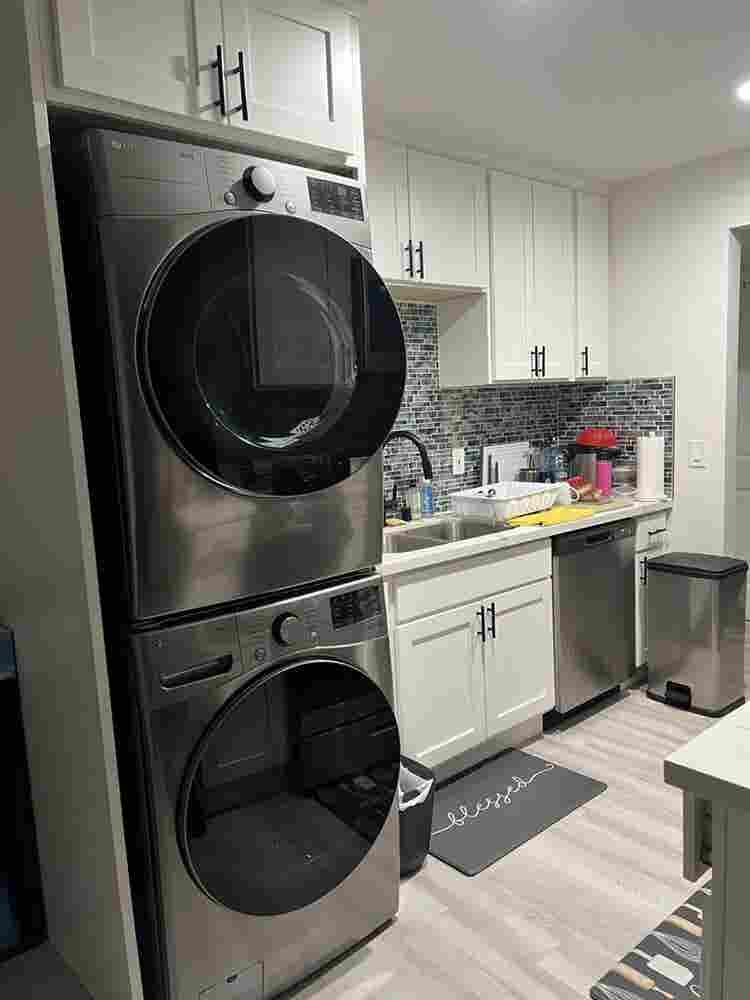 Looking for male roommate