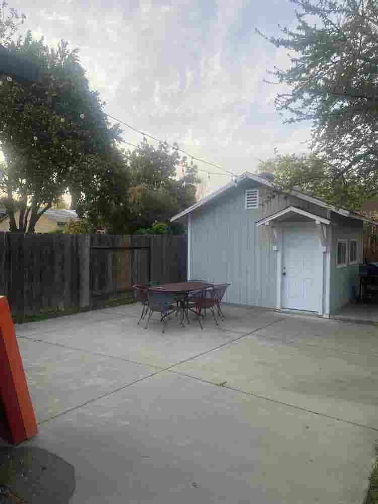 4 bedroom home looking for roommate