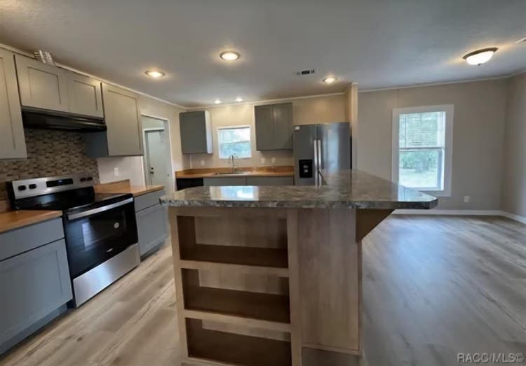 Rent a Beautiful like new house