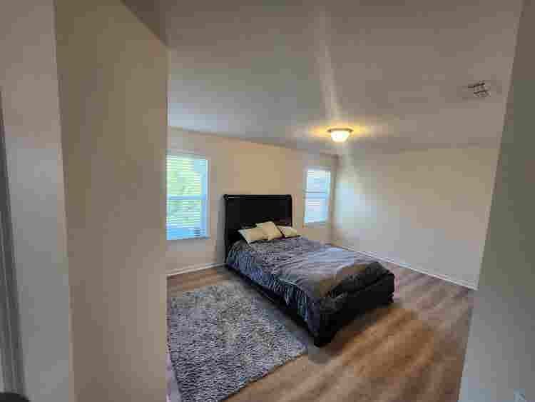 Private Room/Separate Living Room