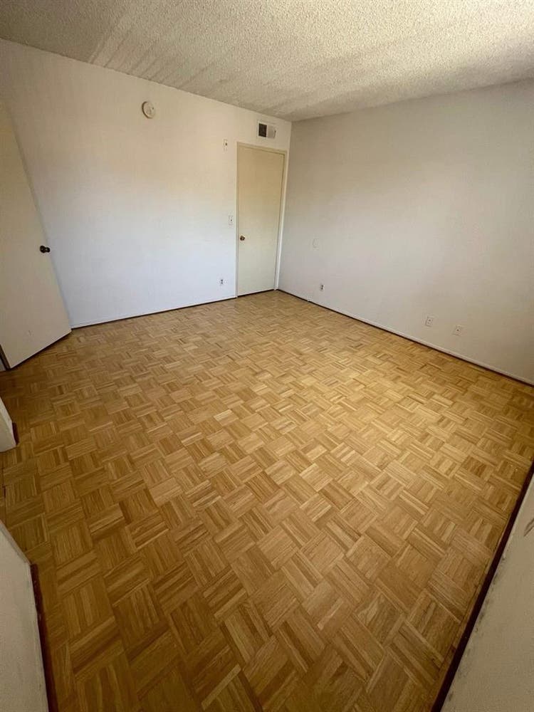 Roommate wanted - Master room