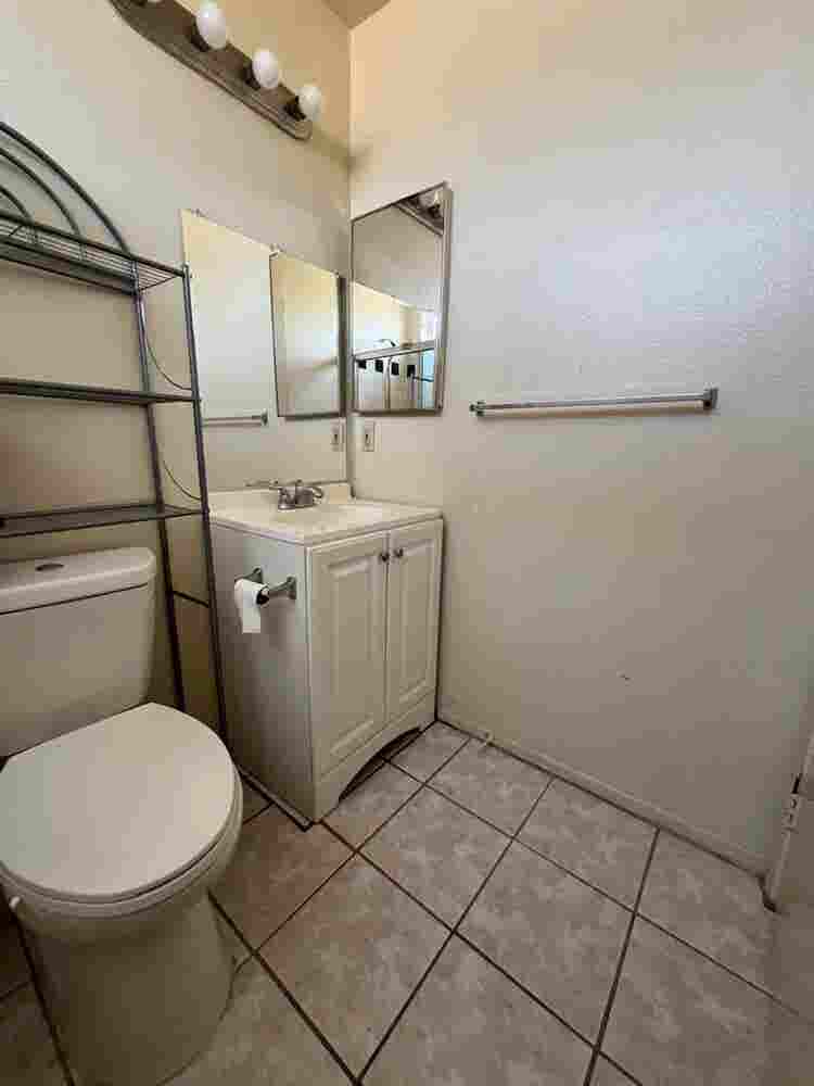 Roommate wanted - Master room