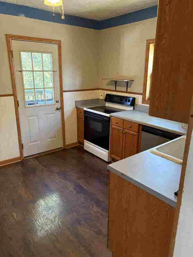 Home in Lakewood, 2 bedrooms avail.