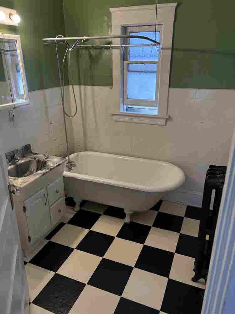 Home in Lakewood, 2 bedrooms avail.