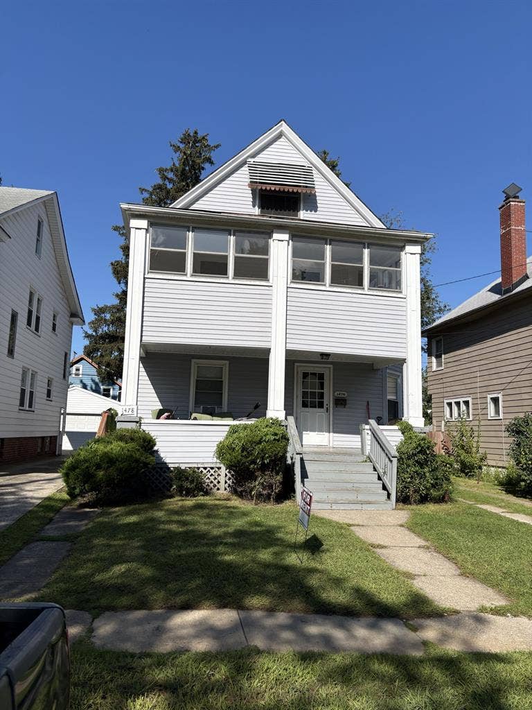 Home in Lakewood, 2 bedrooms avail.