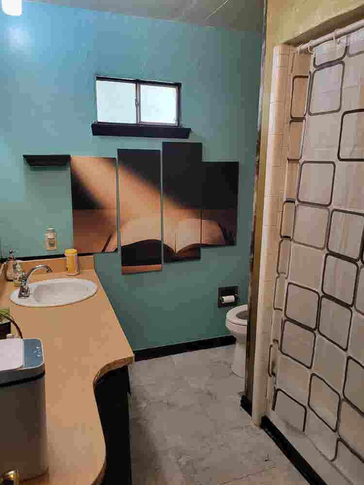 Room for rent in Hutchins $
