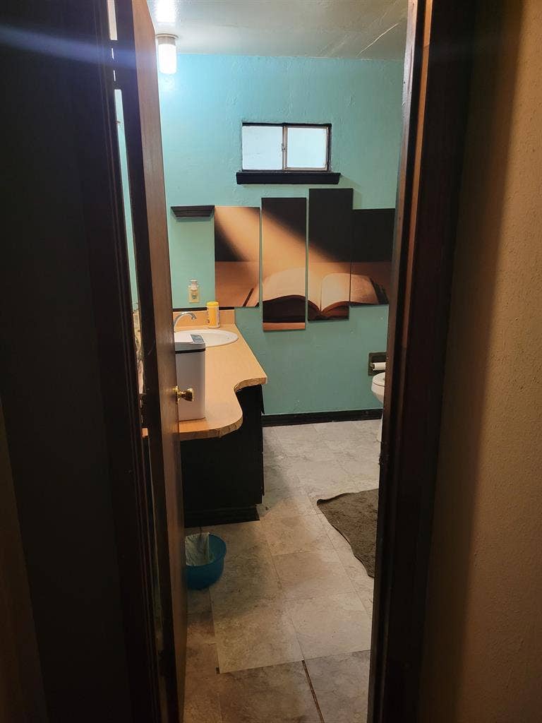 Room for rent in Hutchins $