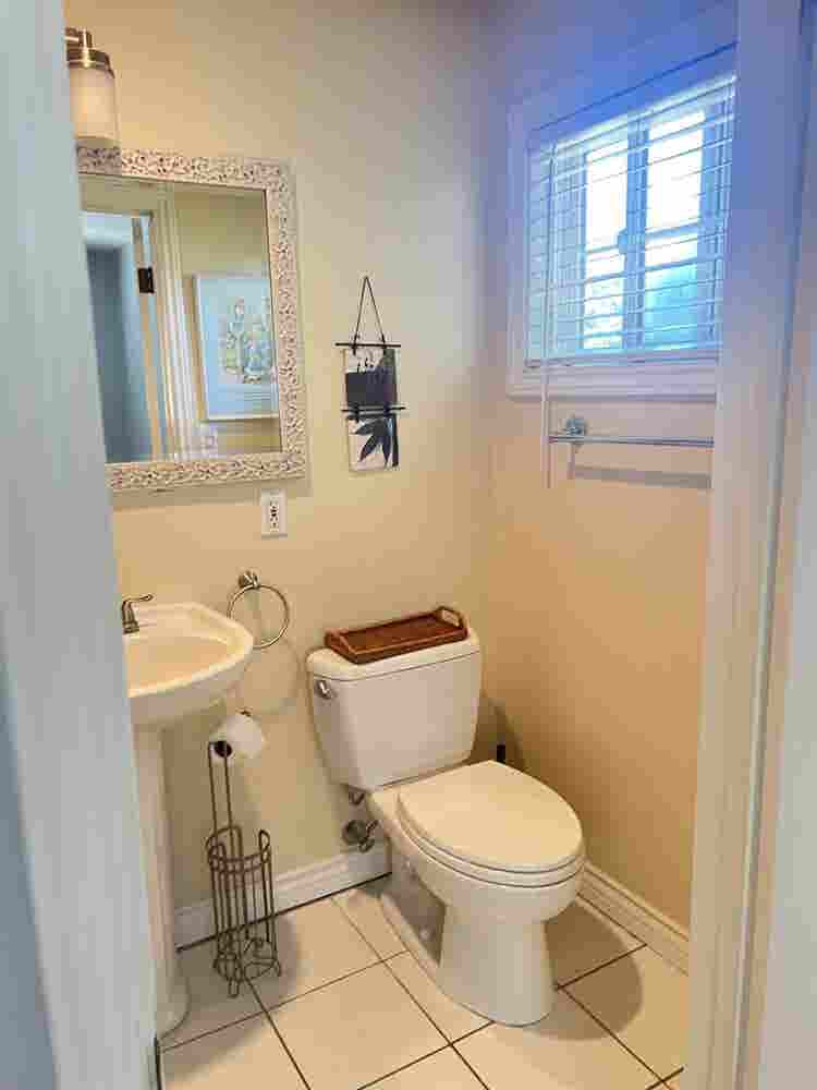 Large One Bedroom w private bath